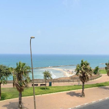 Stylish & Spacious 3 Bedroom Apartment By The Sea ネタニア エクステリア 写真