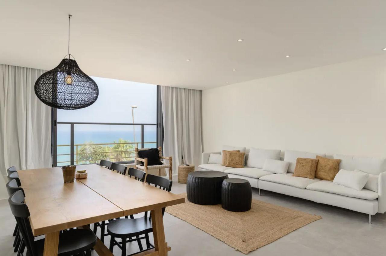 Stylish & Spacious 3 Bedroom Apartment By The Sea ネタニア エクステリア 写真