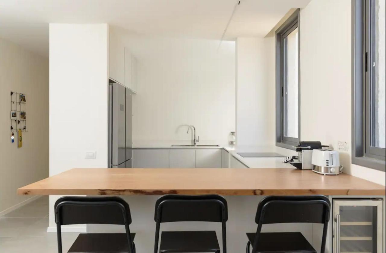 Stylish & Spacious 3 Bedroom Apartment By The Sea ネタニア エクステリア 写真