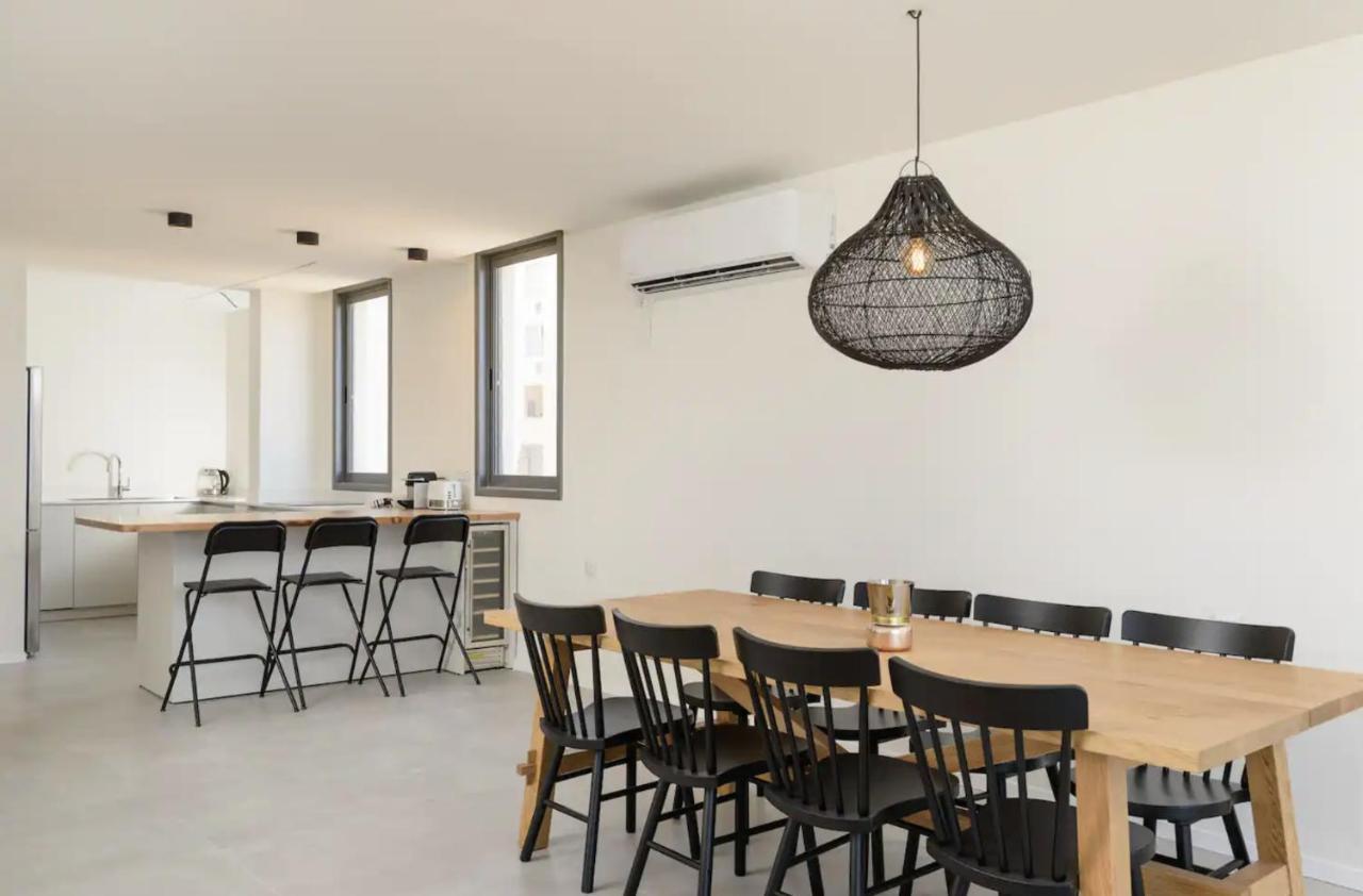 Stylish & Spacious 3 Bedroom Apartment By The Sea ネタニア エクステリア 写真