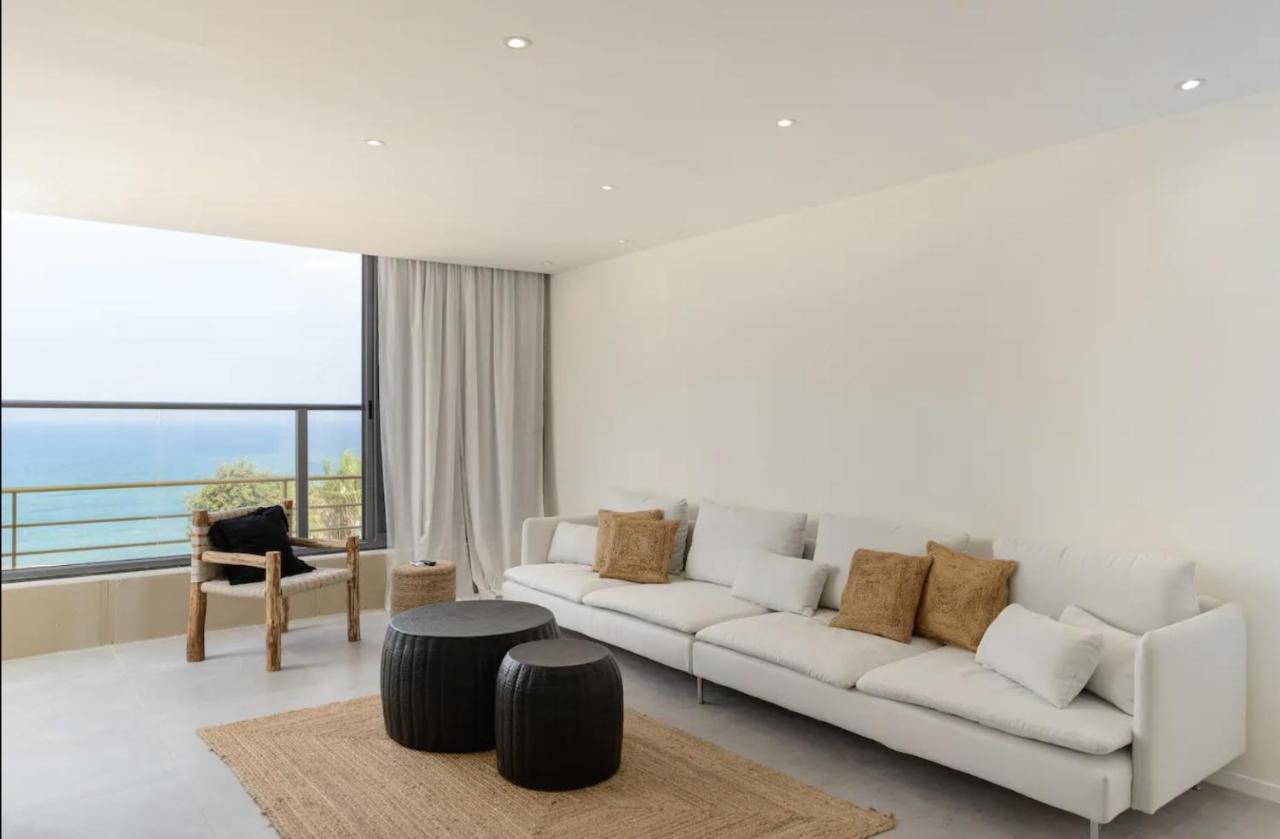 Stylish & Spacious 3 Bedroom Apartment By The Sea ネタニア エクステリア 写真